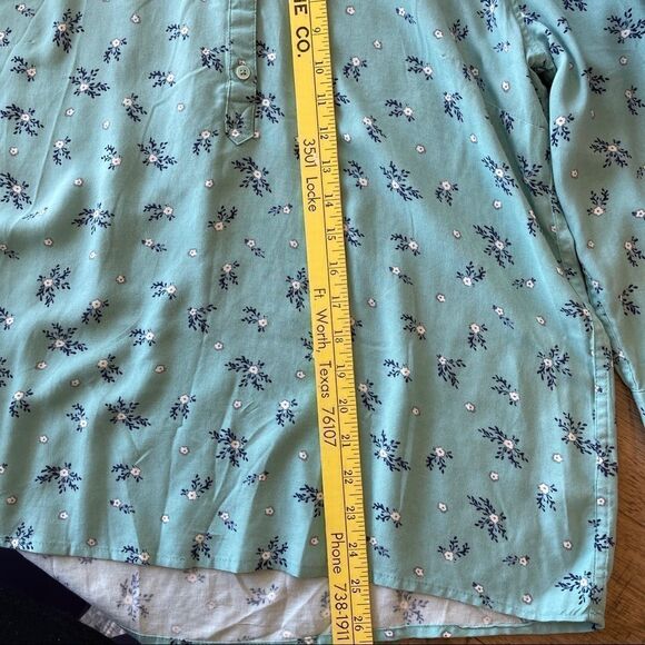 Simply Styled 3/4 Button, Long Sleeved, Sage Green w/Blue Flowers - Large - Picture 5 of 7